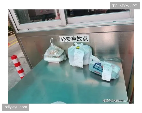 刷到李小鹏家照，墙上金牌闪瞎，客厅却堆着成箱外卖小票